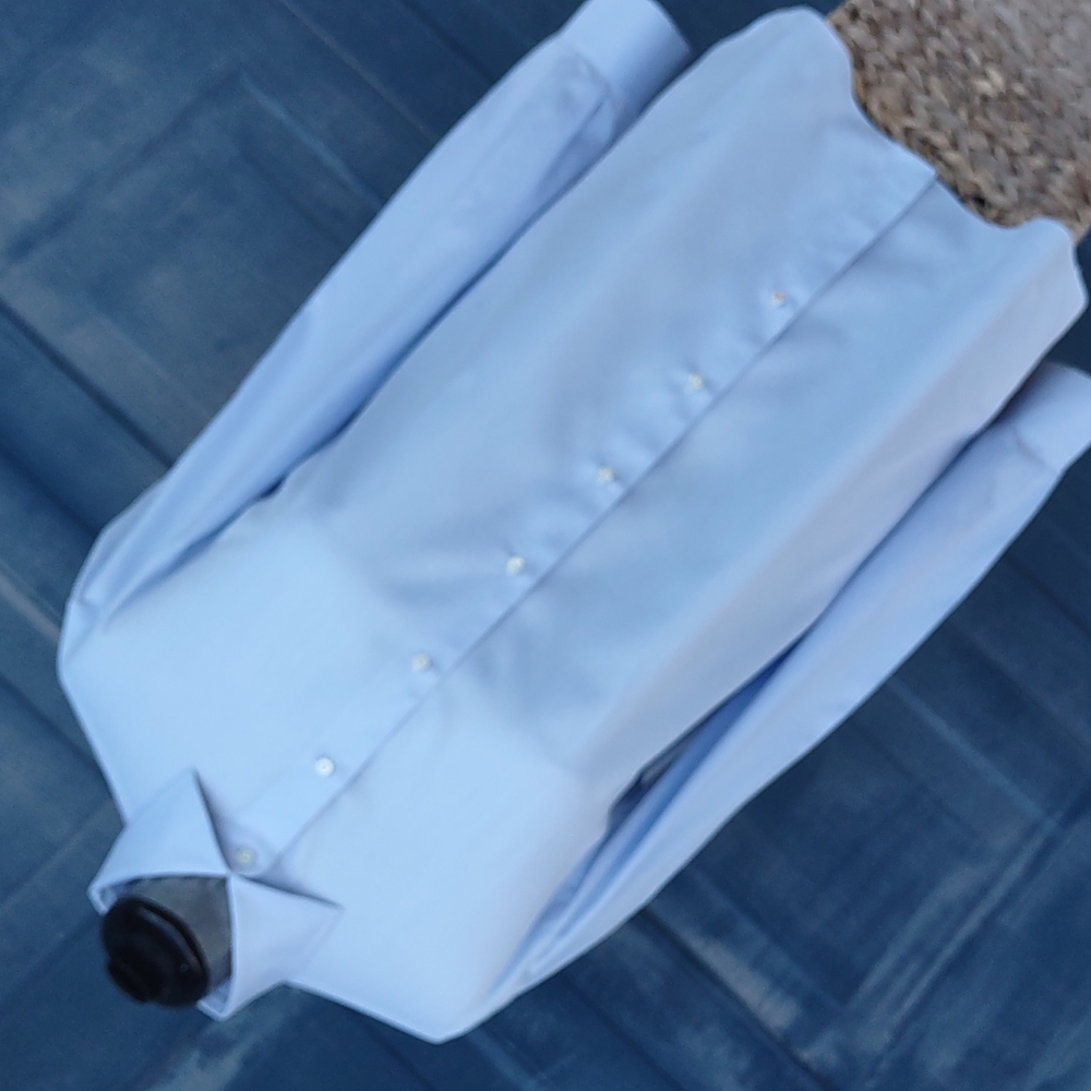 ISAIA (Napoli) Men's Solid Woven Luxury Dress Shirt. - Picture 5 of 17